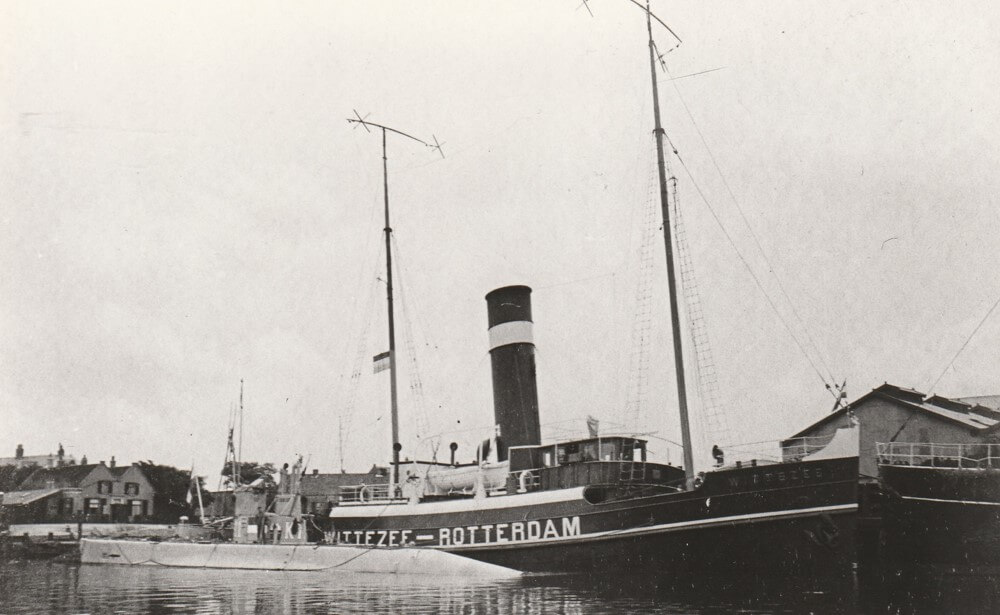 De sleepboot Witte Zee met KI klaar voor vertrek naar Indië