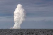 Amsterdam, Markermeer, 4 april 2018..De EOD ruimt een Duitse zeemijn uit de tweede wereldoorlog.