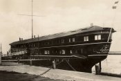 De Koningin Emma der Nederlanden als wachtschip in de Buitenhaven